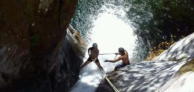 Deep Water Solo Bouldering