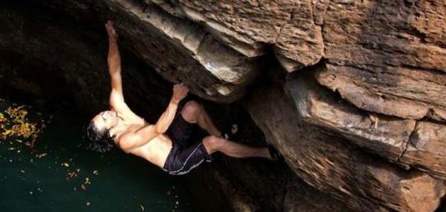 Deep Water Solo Bouldering