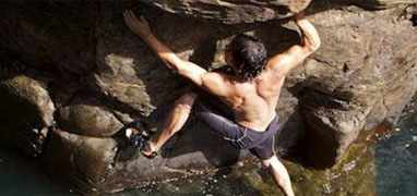 Deep Water Solo Bouldering